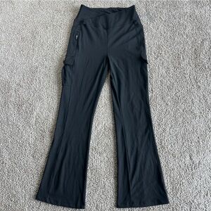 Casei Women’s Black Cargo Flare Pants Size Medium Stretch High Waist Utility Pan